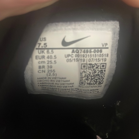 Nike Basketball Shoes - Picture 5 of 6